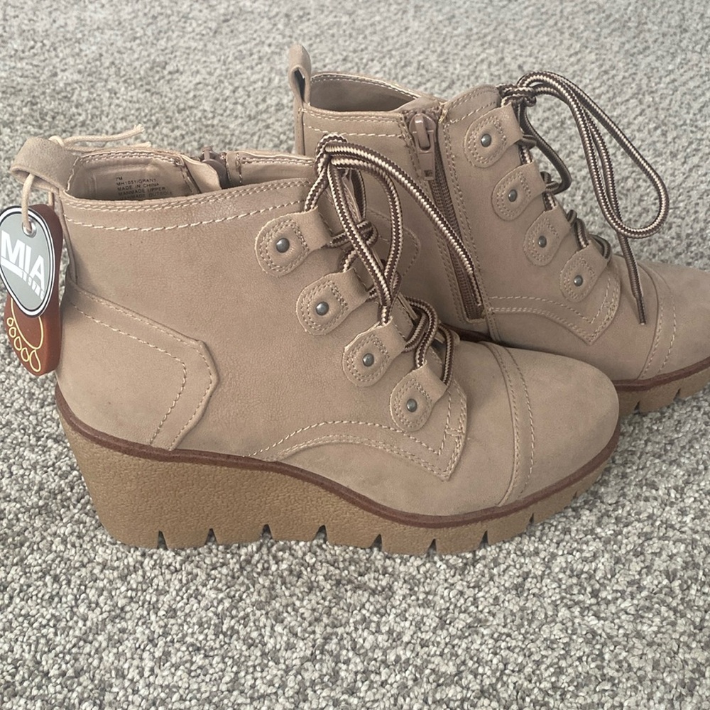 Mia boots